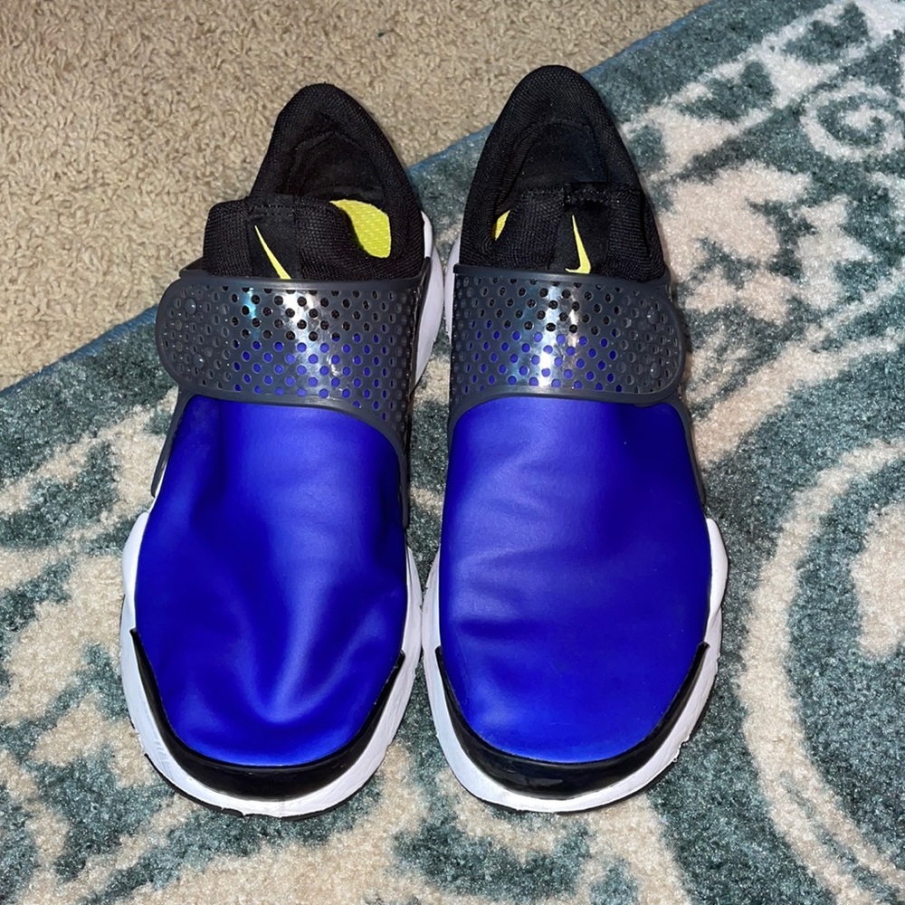 Laceless Nikes